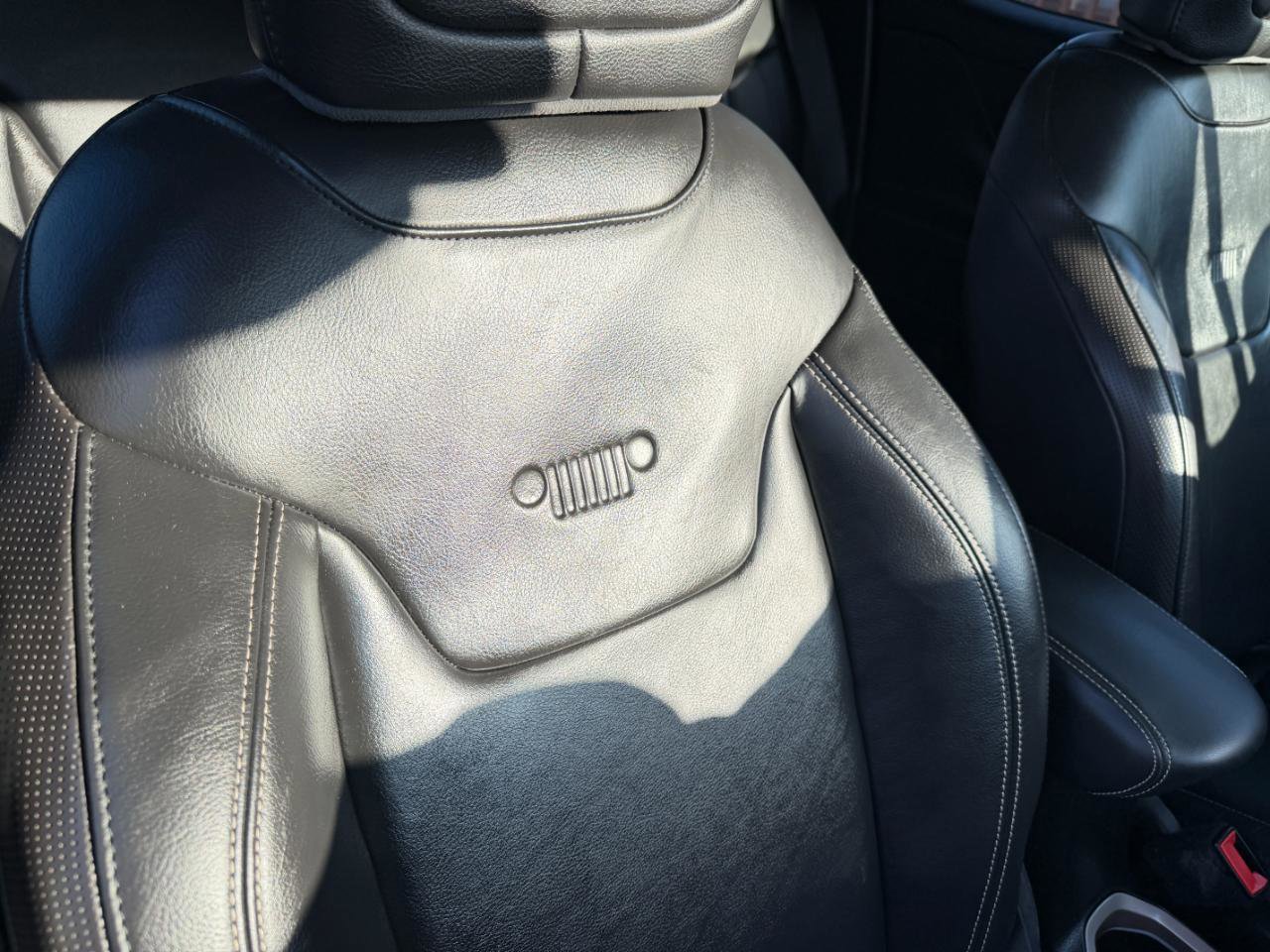 Used 2015 Jeep Renegade Limited AWD/4WD image 45