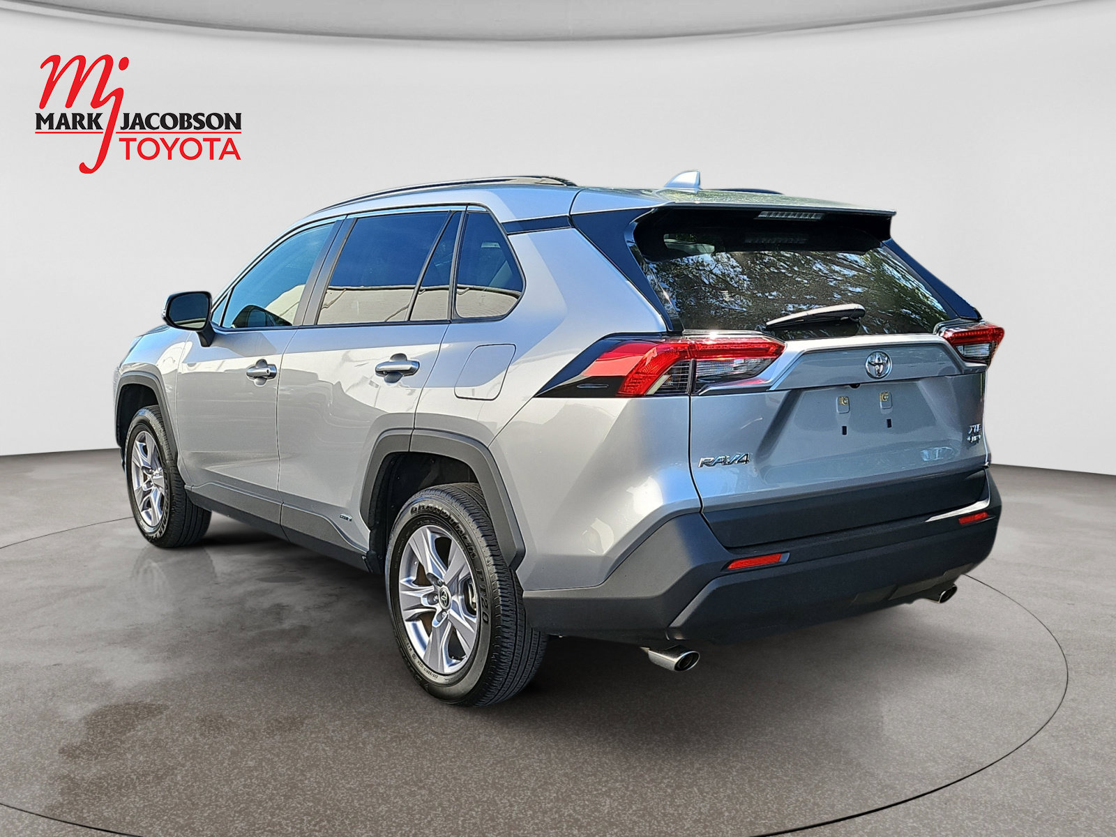 Used 2025 Toyota RAV4 XLE AWD/4WD image 14