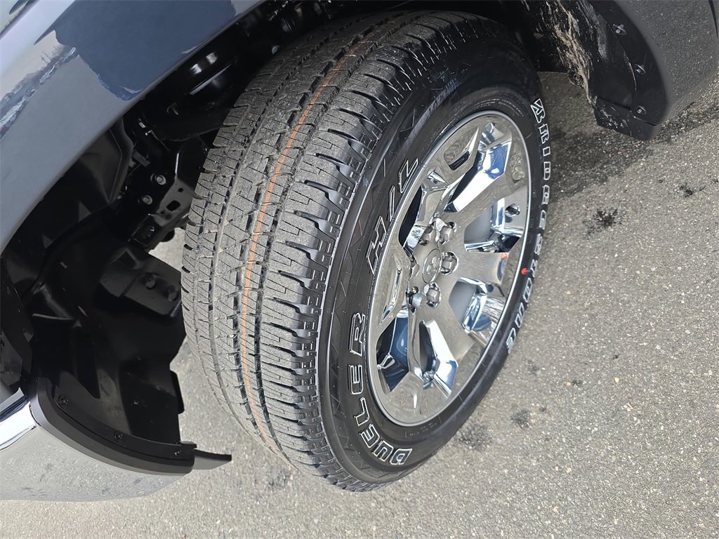 New 2026 RAM 1500 4x4 Crew Cab image 32