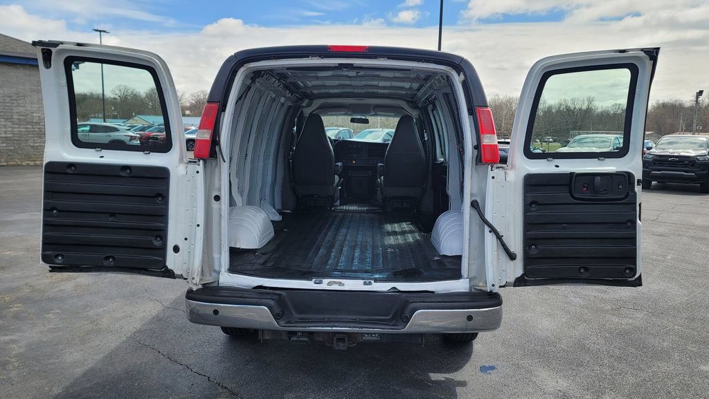 Used 2017 GMC Savana 2500 RWD image 11