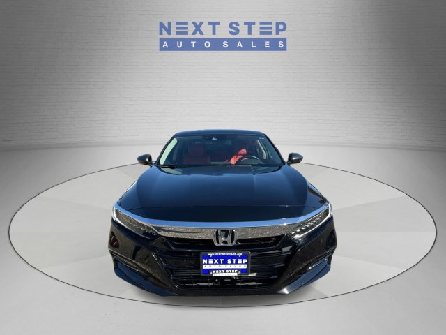 Used 2018 Honda Accord Touring image 2