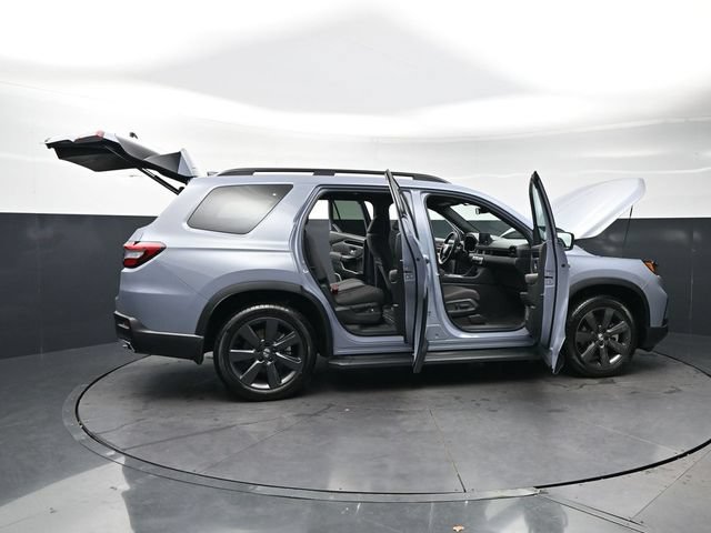 Used 2025 Honda Pilot Sport image 35
