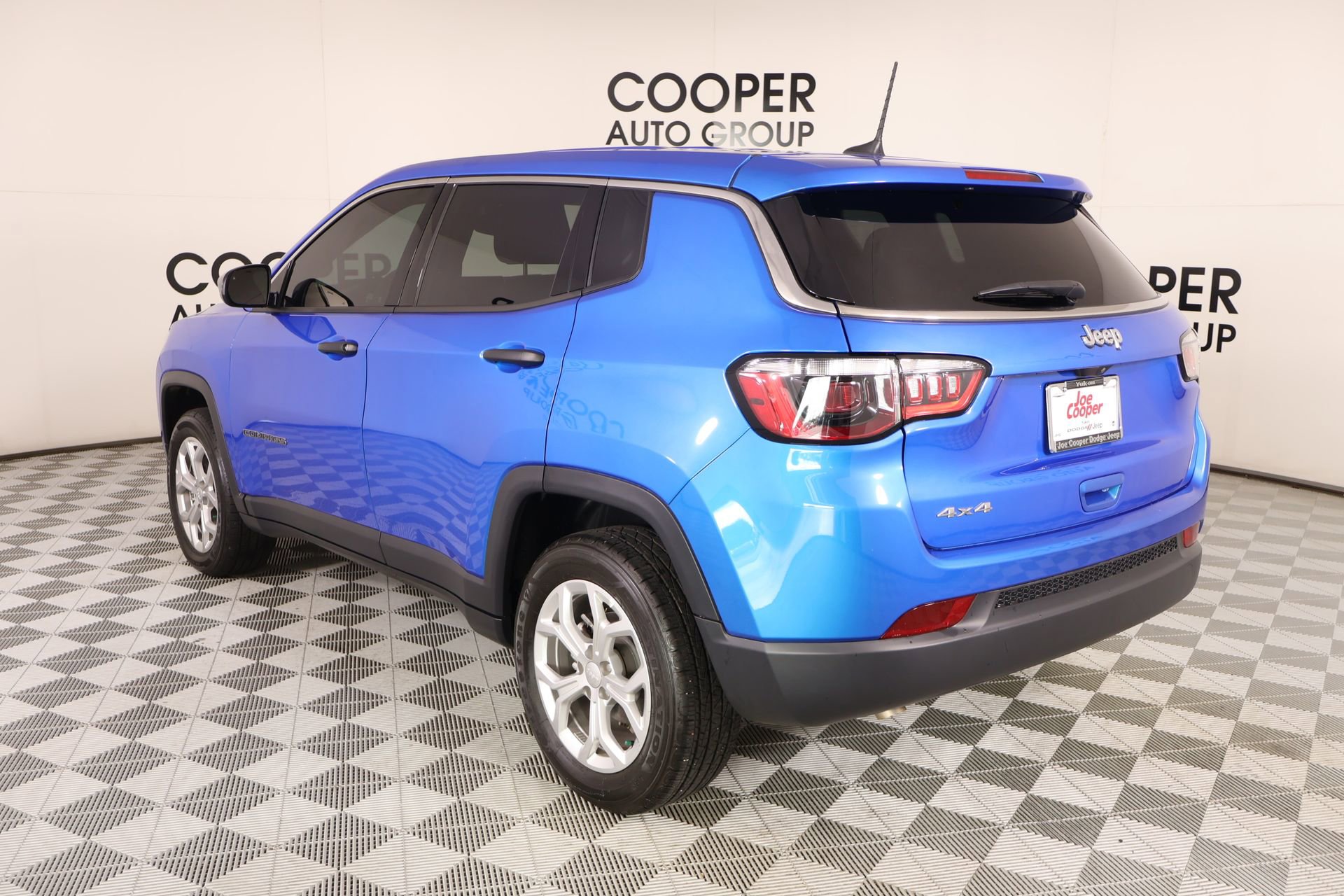 Used 2024 Jeep Compass Sport image 21