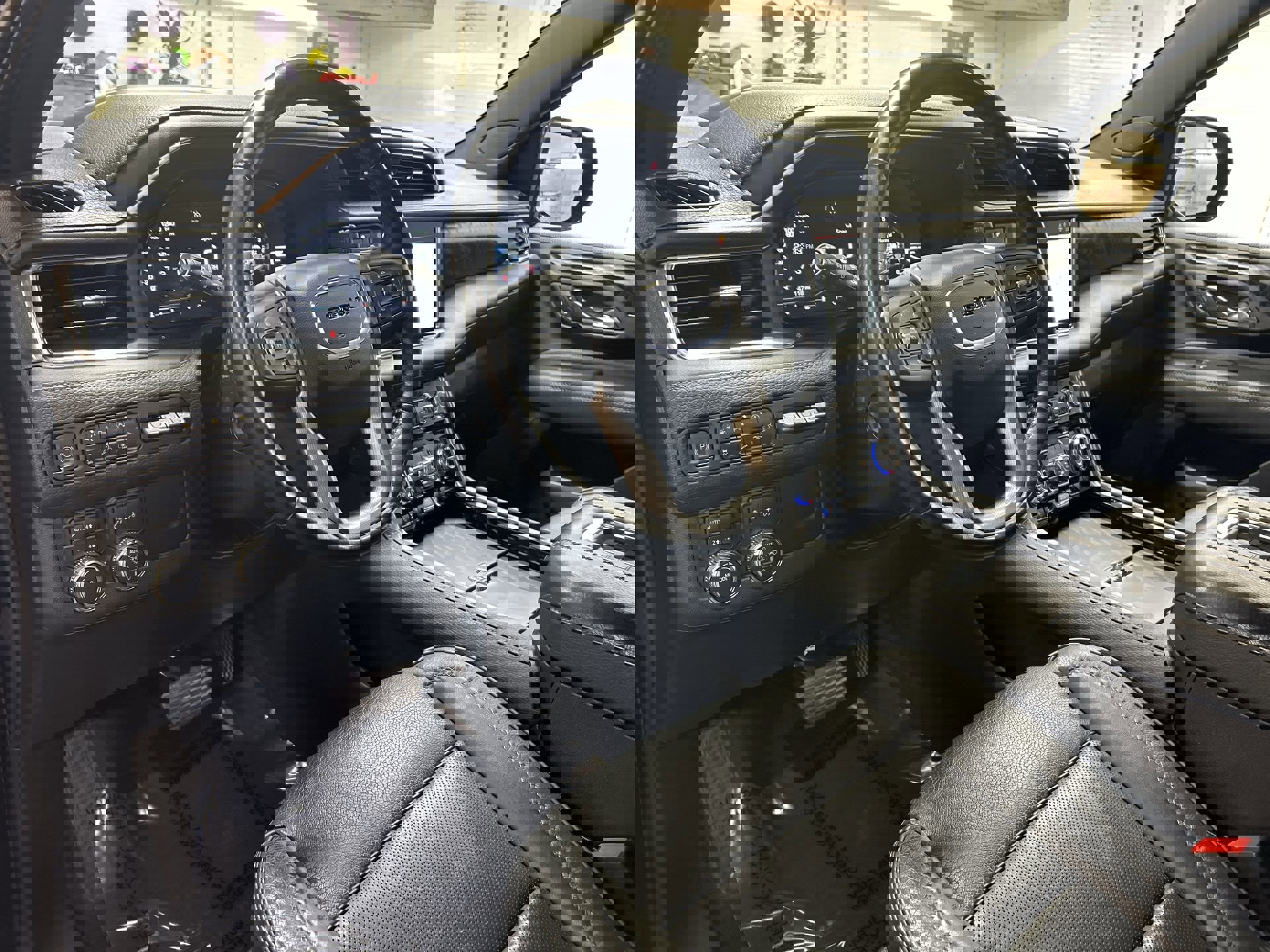 Used 2022 GMC Yukon XL Denali image 11