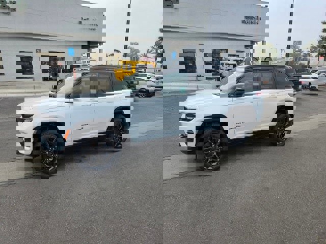 New 2025 Jeep Grand Cherokee Limited video 1