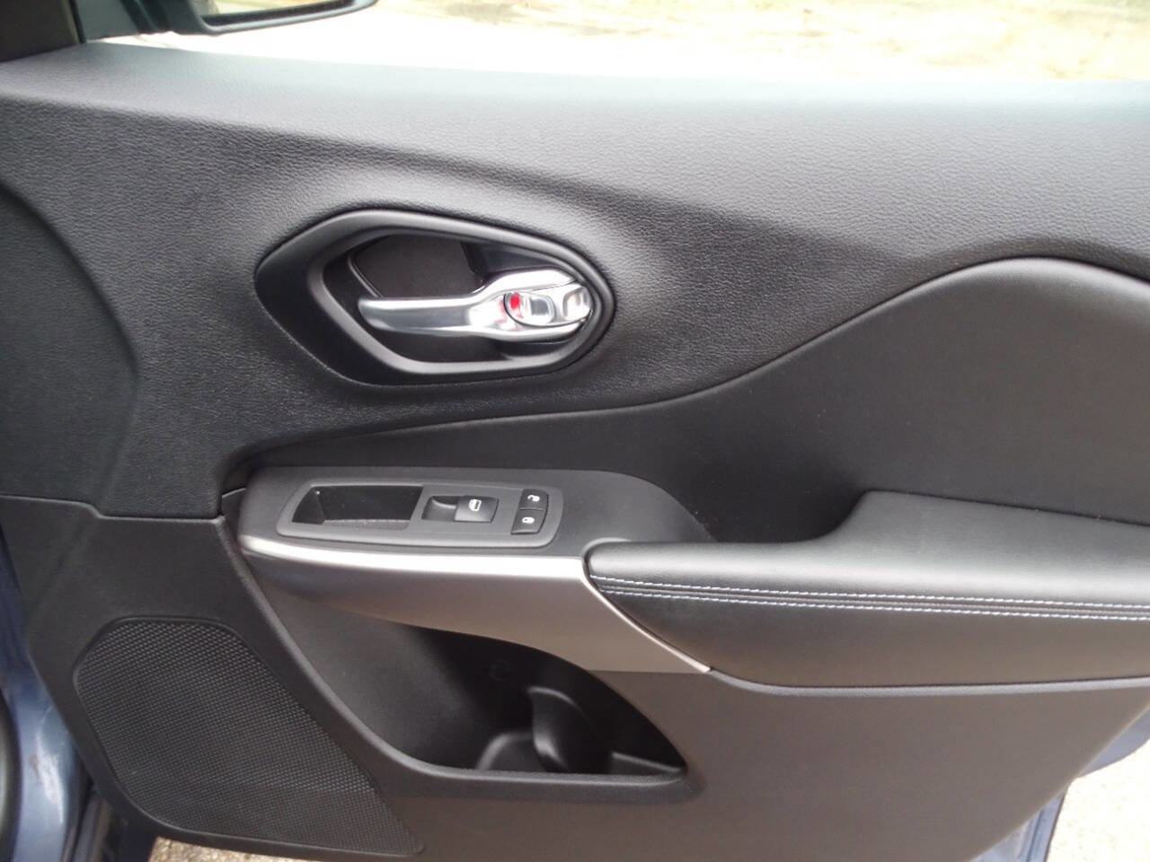 Used 2021 Jeep Cherokee Sport w/ Popular Appearance Group image 38