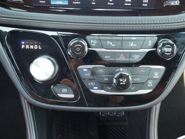 Used 2025 Chrysler Pacifica Pinnacle FWD image 24