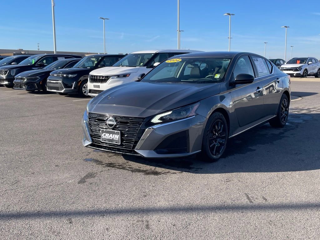 Used 2024 Nissan Altima 2.5 S image 3