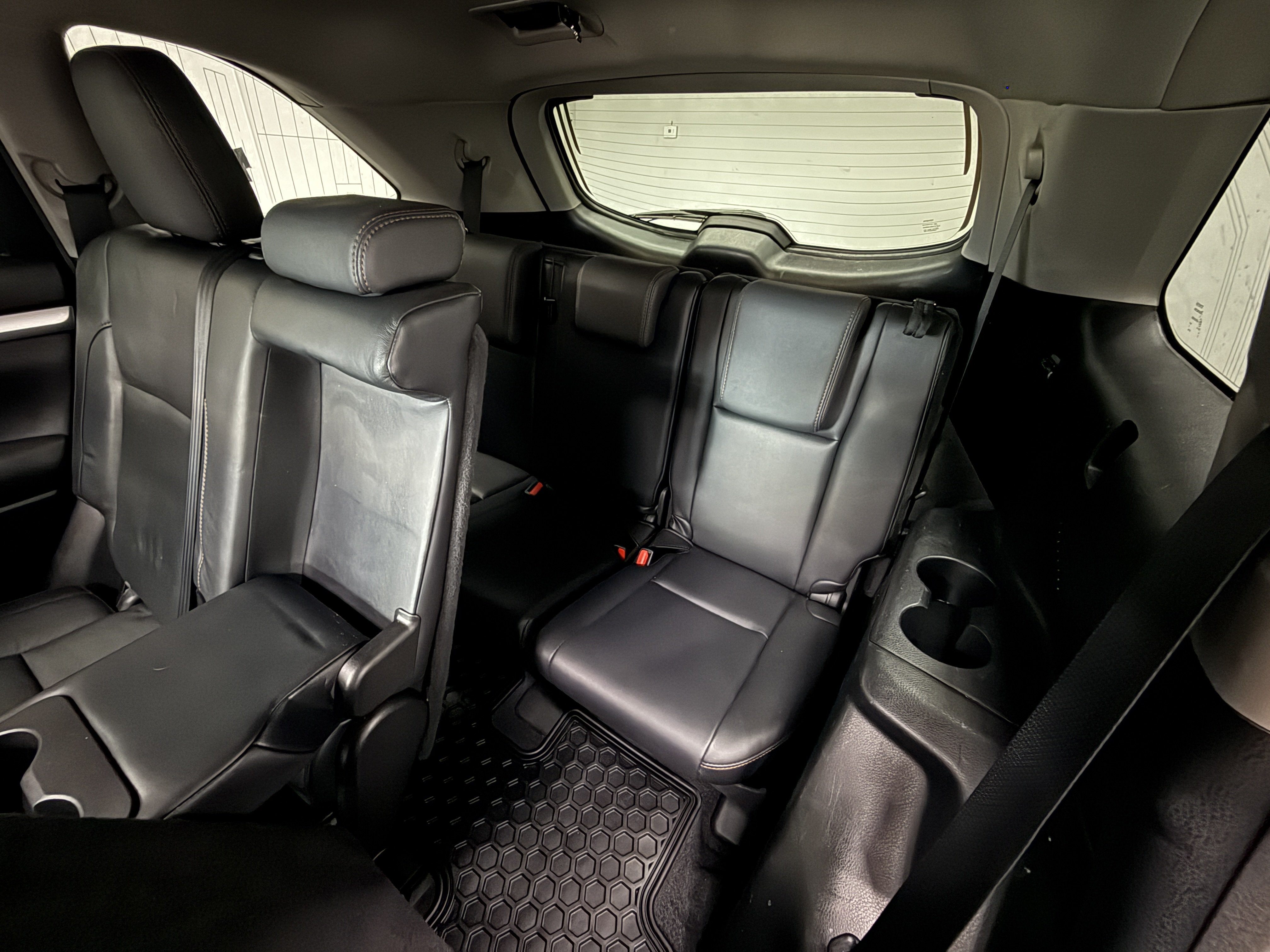 Used 2016 Toyota Highlander XLE AWD/4WD image 25