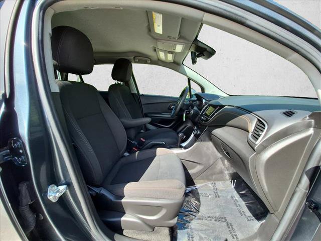 Used 2022 Chevrolet Trax LS w/ Tint and Cruise Package AWD/4WD image 23