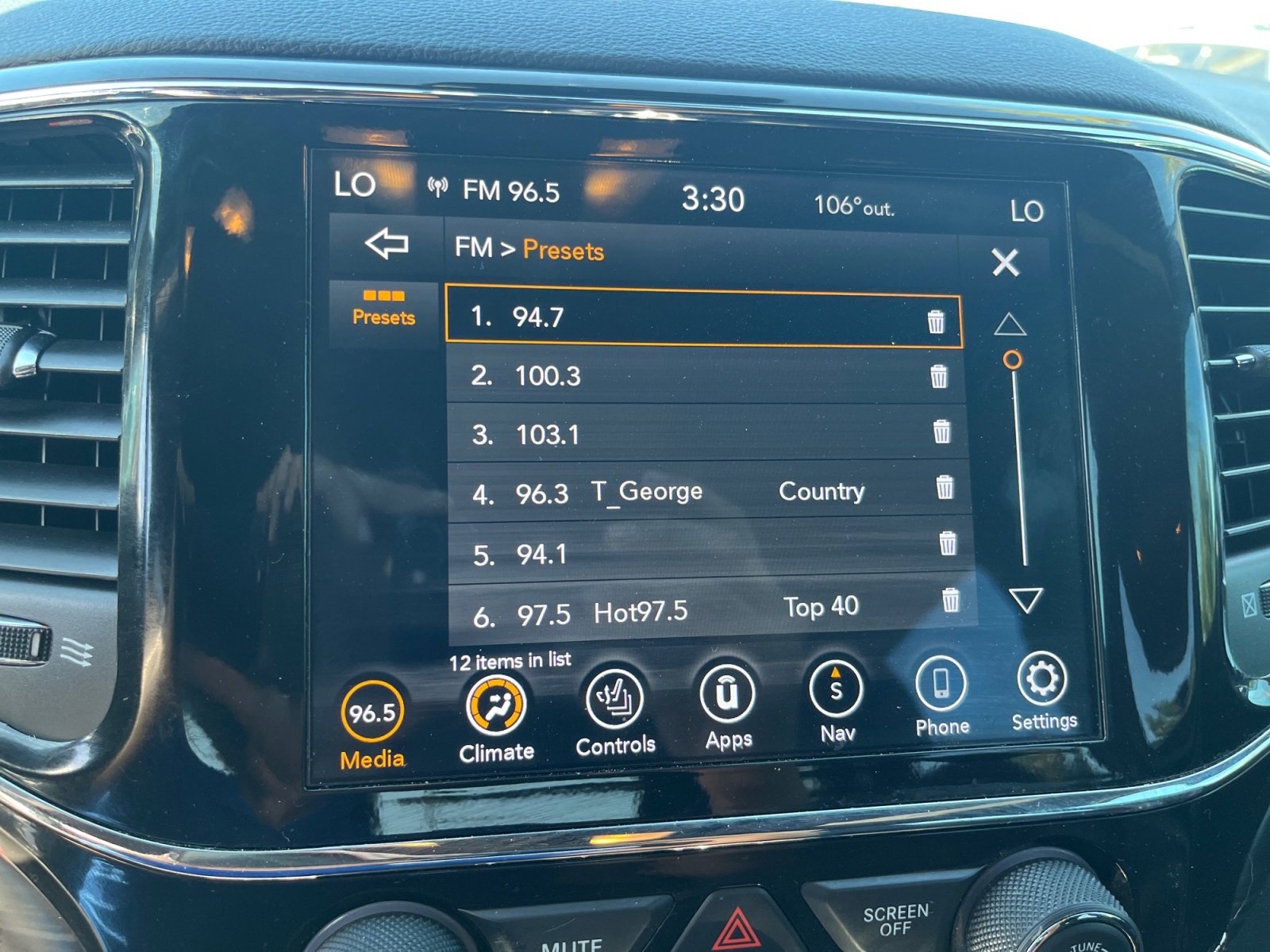 Used 2021 Jeep Grand Cherokee Laredo X image 19