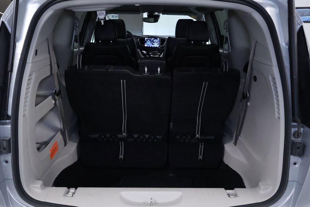 Used 2024 Chrysler Pacifica Touring-L image 19