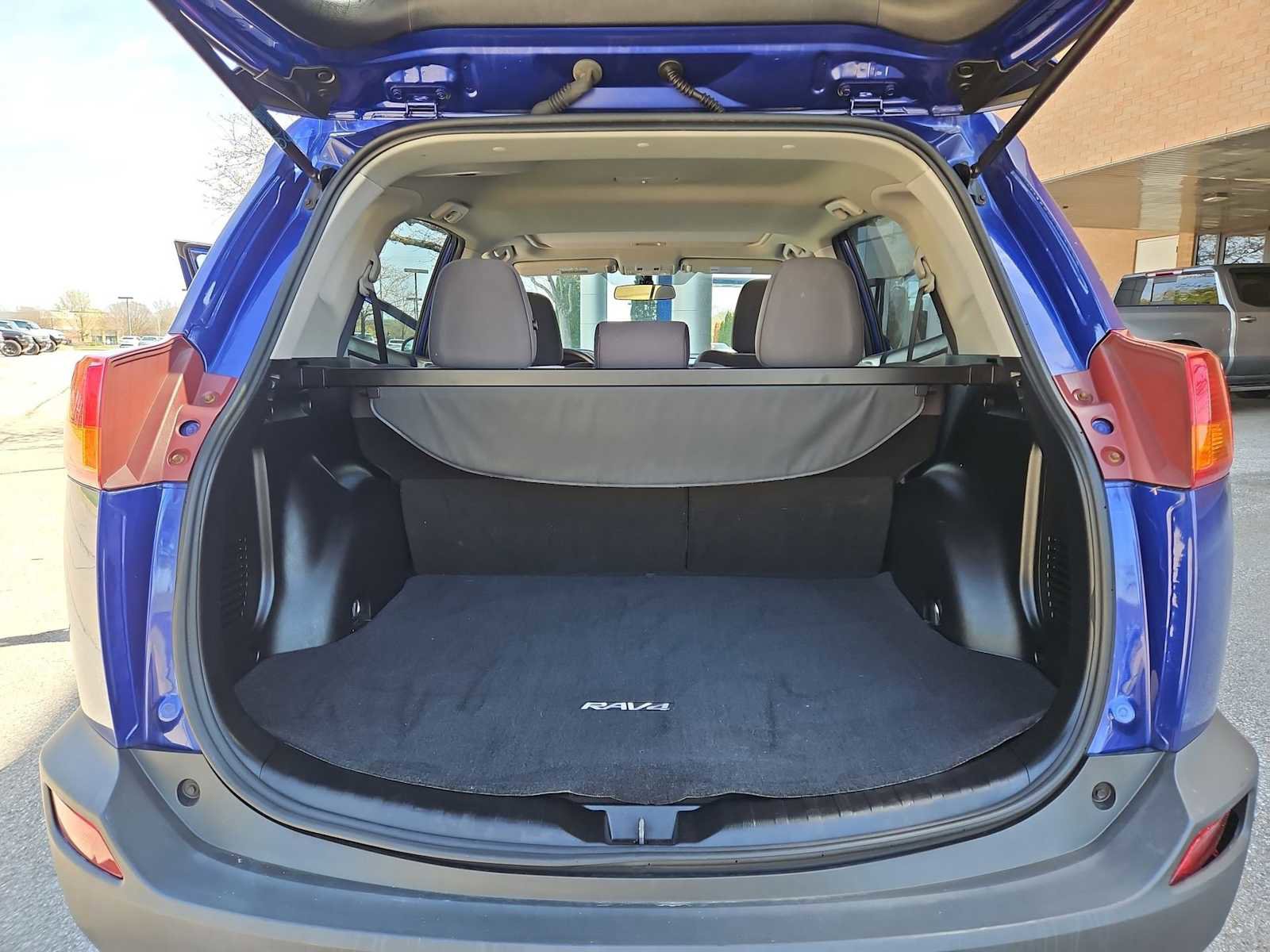 Used 2015 Toyota RAV4 XLE image 33