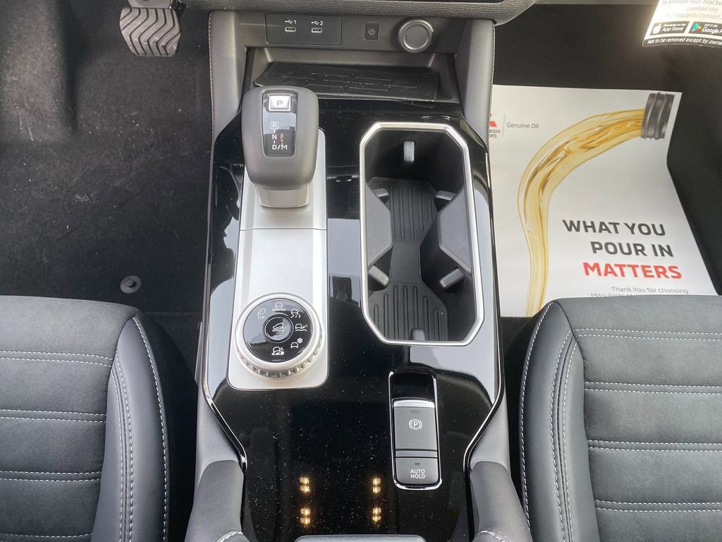 New 2026 Mitsubishi Outlander SE image 22