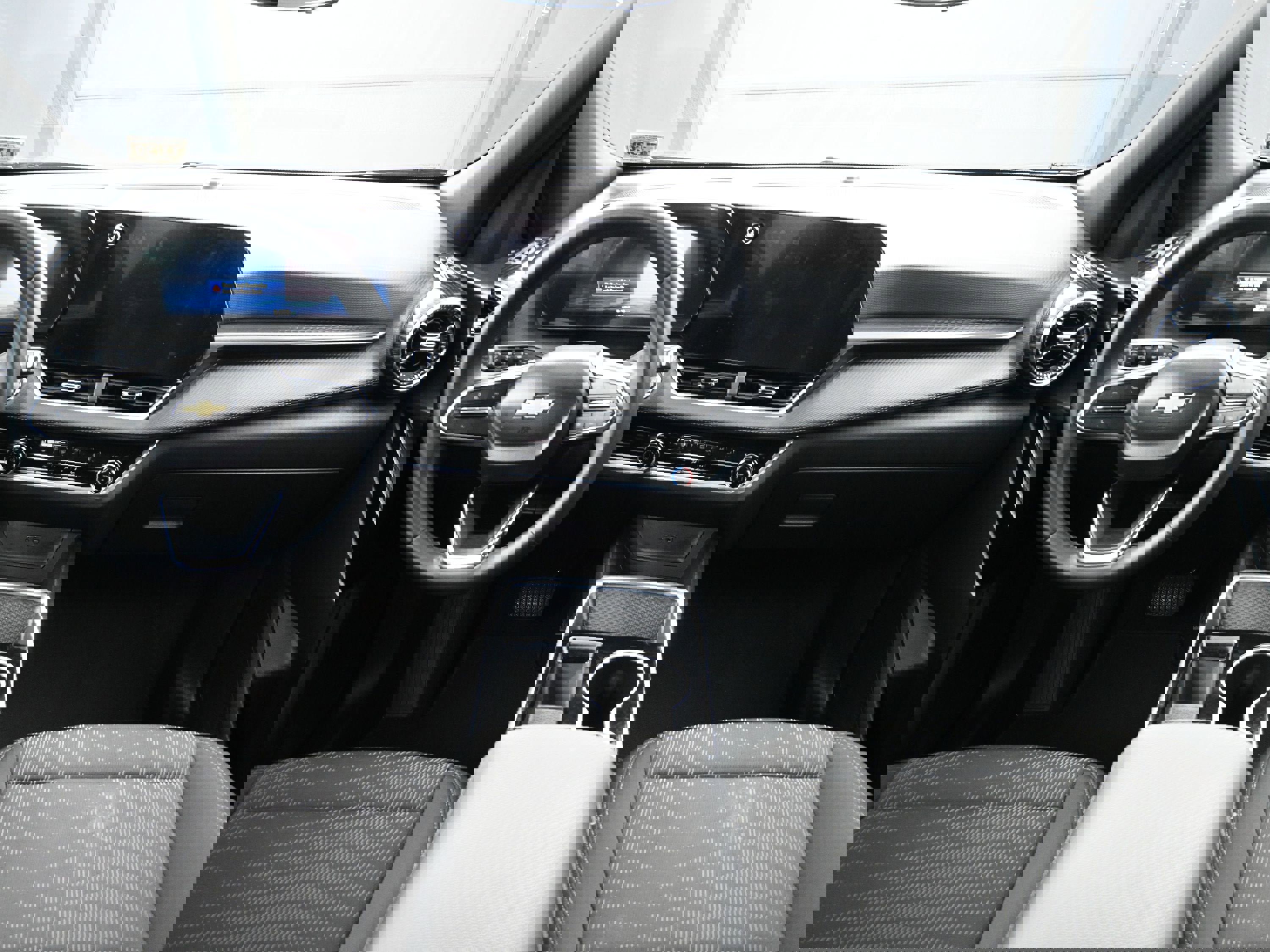 Used 2025 Chevrolet Equinox LT w/ Safety and Technology Package image 21