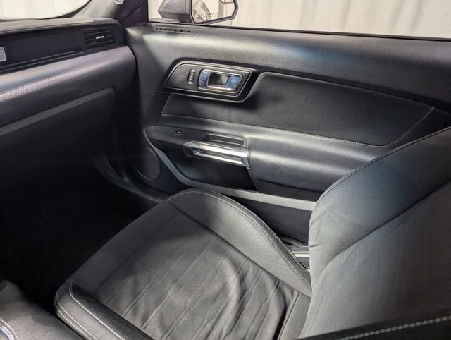 Used 2017 Ford Mustang GT RWD image 8