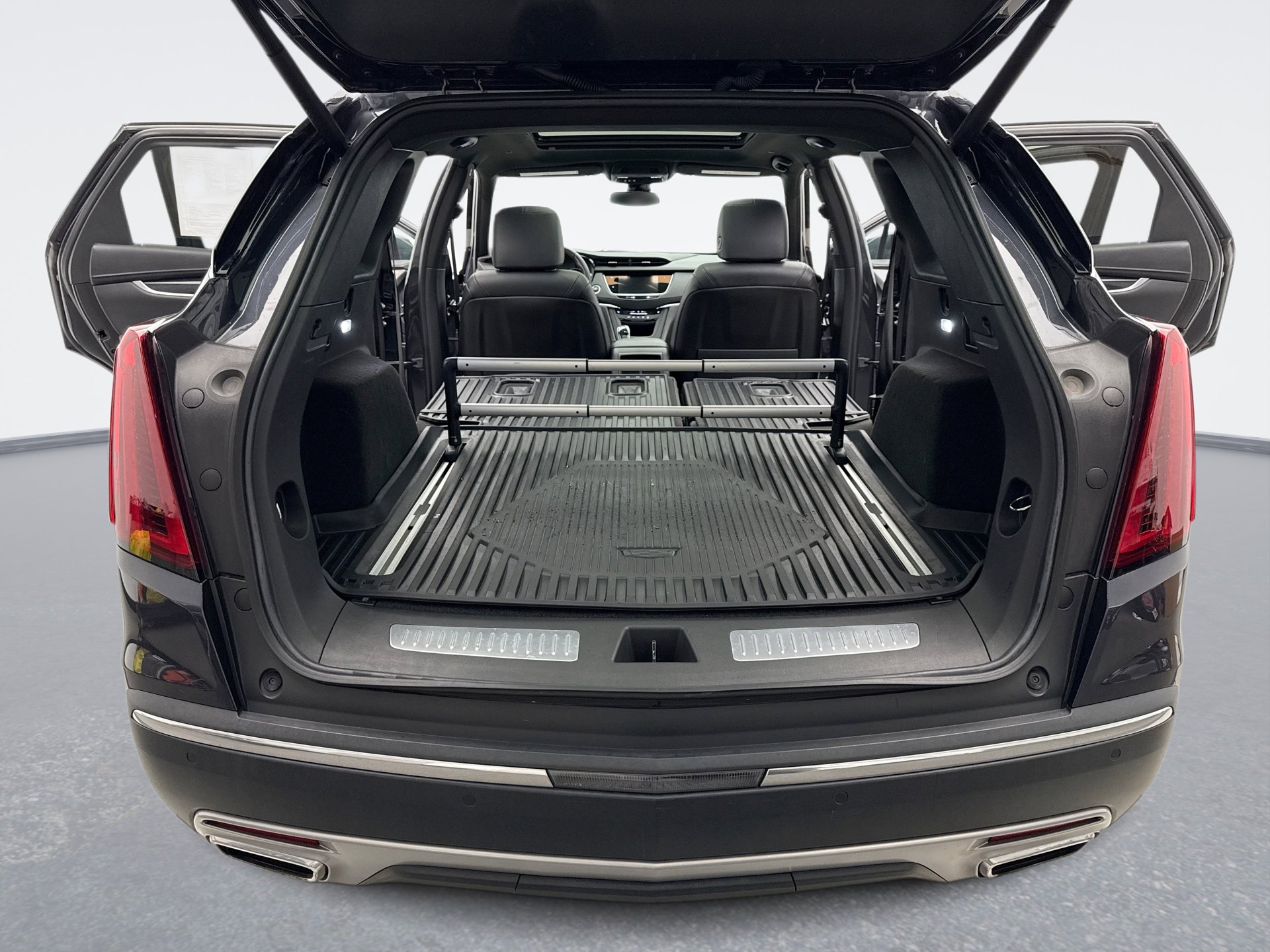 Used 2023 Cadillac XT5 Premium Luxury w/ LPO, Floor Liner Package AWD/4WD image 24