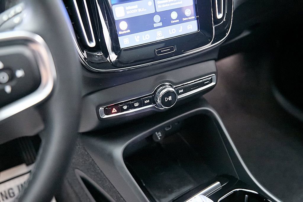 Certified 2023 Volvo XC40 B5 Ultimate w/ Protection Package Premier AWD/4WD image 17