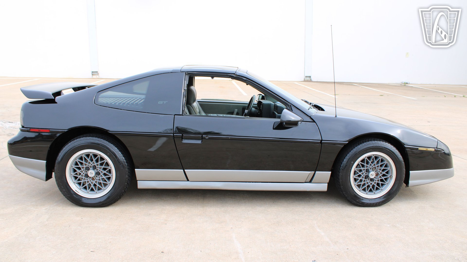 Used 1987 Pontiac Fiero GT RWD image 3