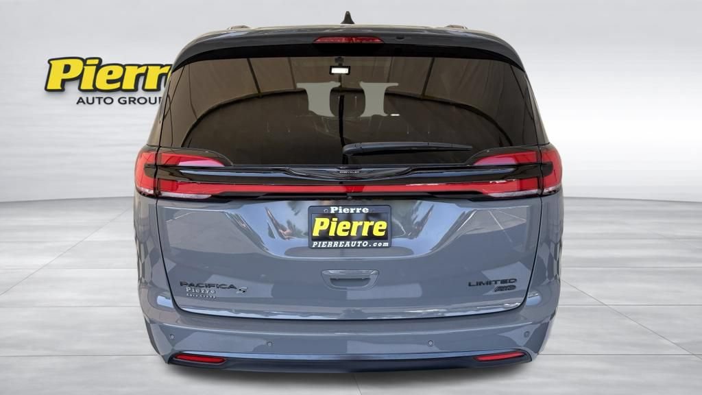 Used 2023 Chrysler Pacifica Limited w/ Uconnect Theater Family Group AWD/4WD image 3