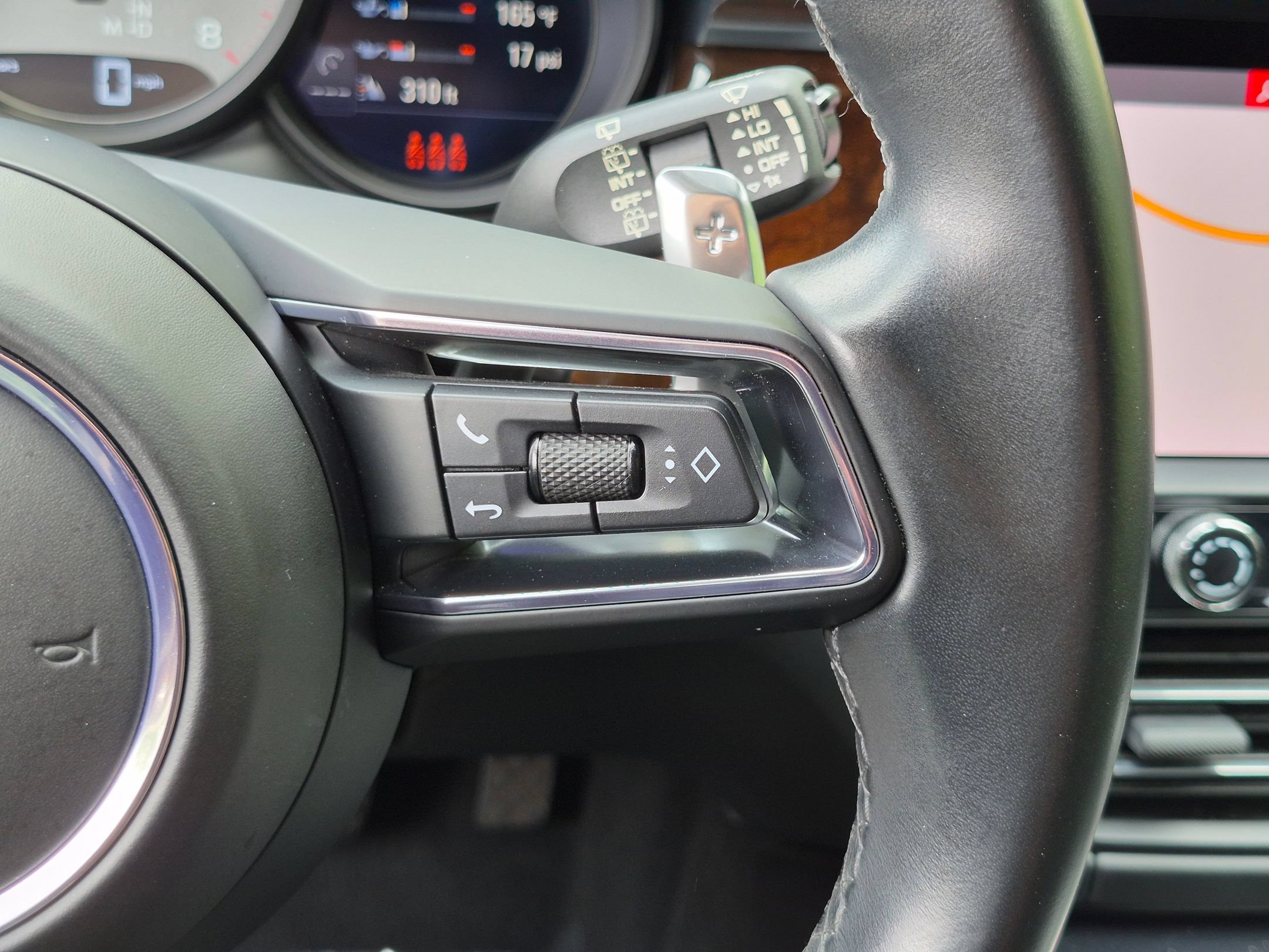 Certified 2022 Porsche Macan S AWD/4WD image 10
