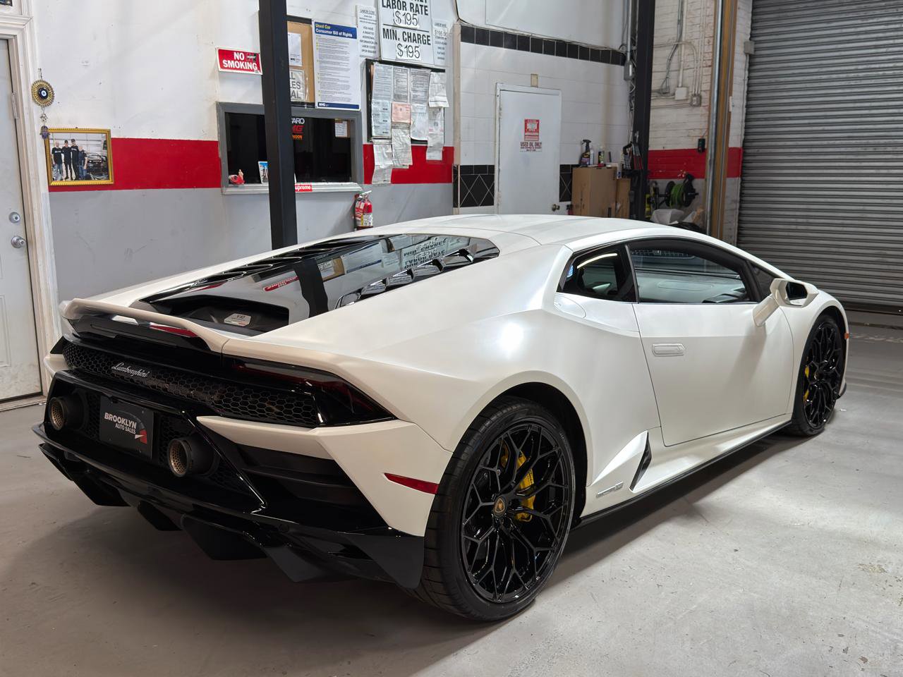 Used 2022 Lamborghini Huracan EVO image 5
