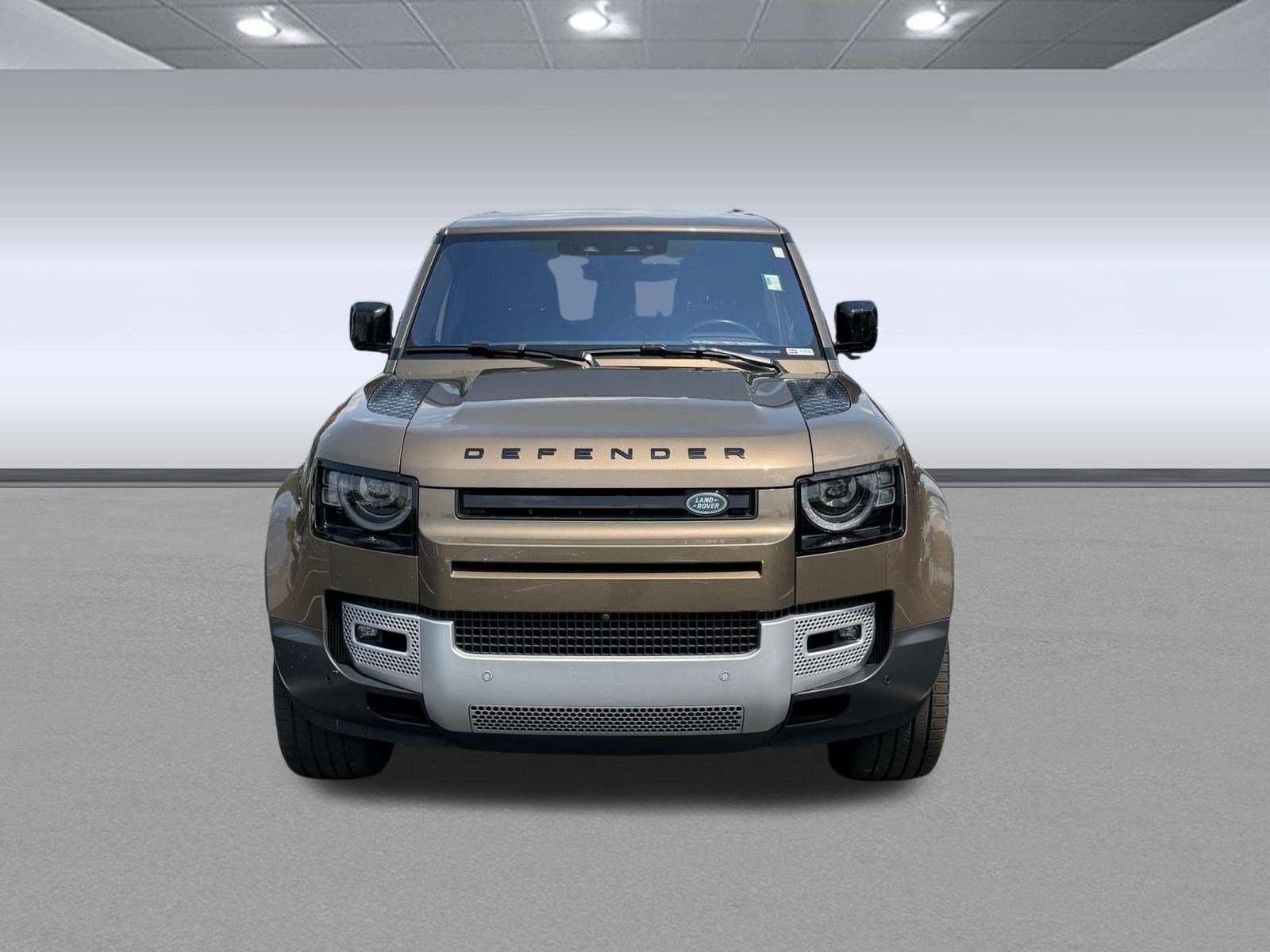 Used 2023 Land Rover Defender 130 SE AWD/4WD image 4