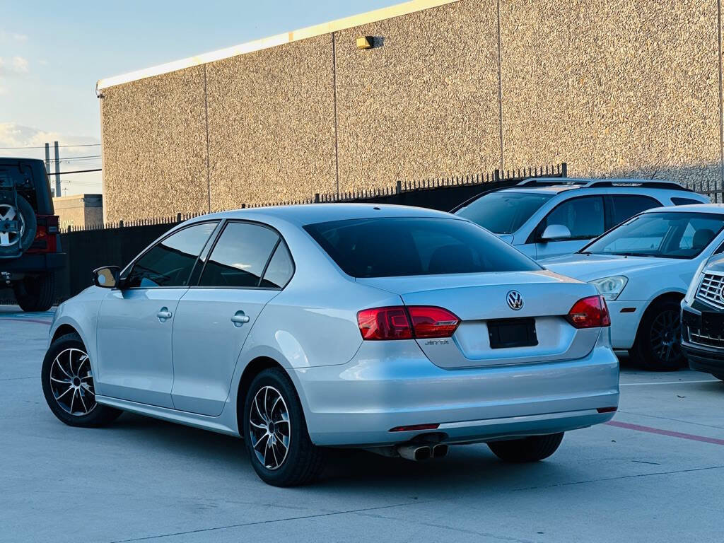 Used 2011 Volkswagen Jetta Base 4dr Sedan 6A image 8