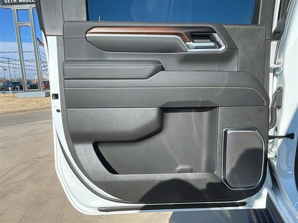 New 2025 GMC Sierra 2500 Denali w/ Denali Reserve Package image 12