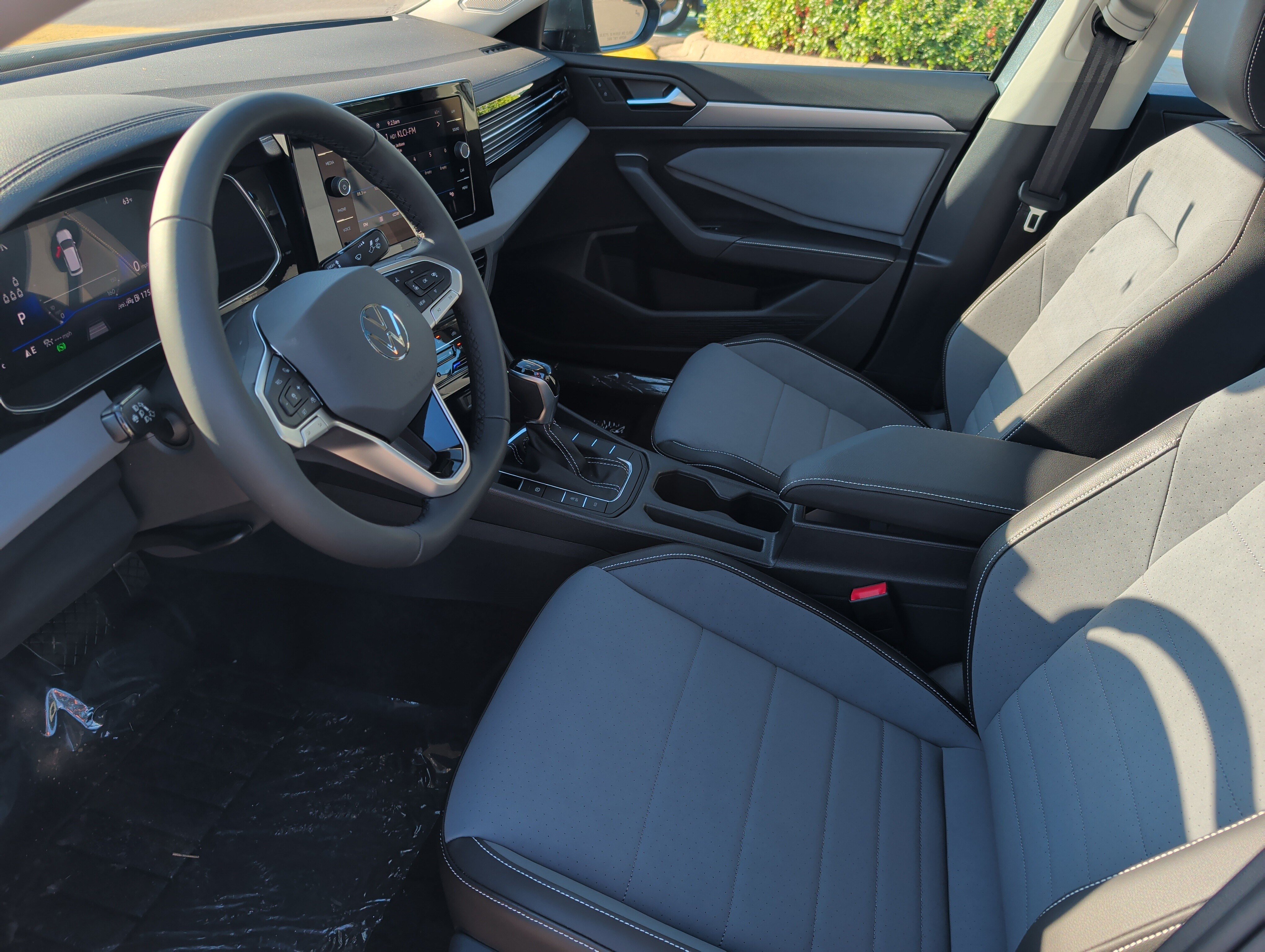 New 2027 Volkswagen Jetta SE FWD image 4
