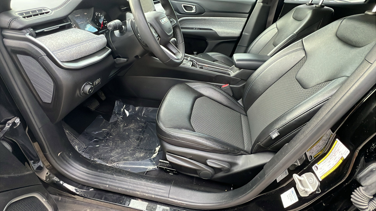 Used 2024 Jeep Compass Latitude image 16