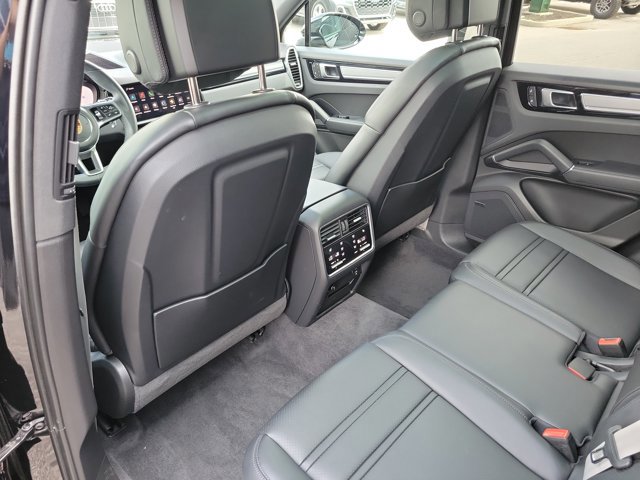 Certified 2023 Porsche Cayenne Platinum Edition AWD/4WD image 20