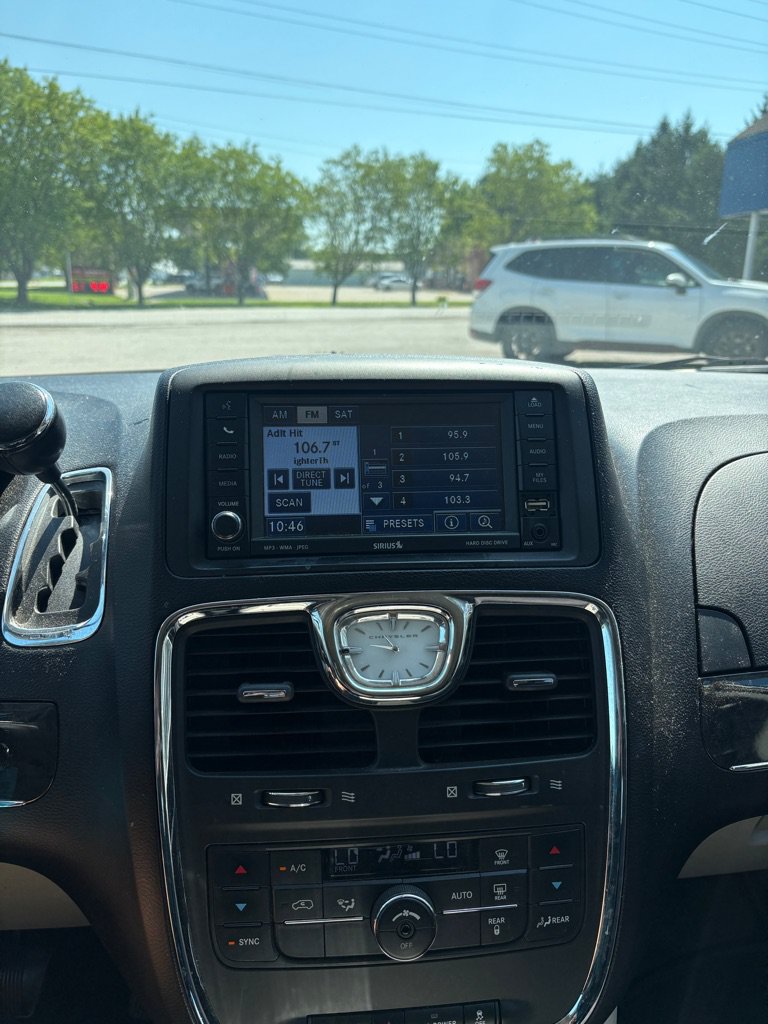Used 2011 Chrysler Town & Country Touring FWD image 21