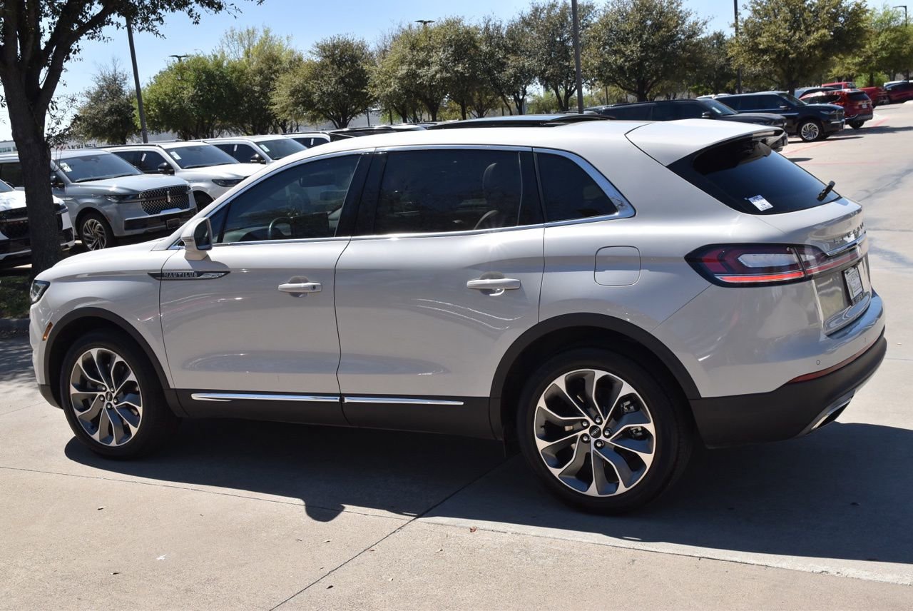 Used 2023 Lincoln Nautilus Reserve image 11