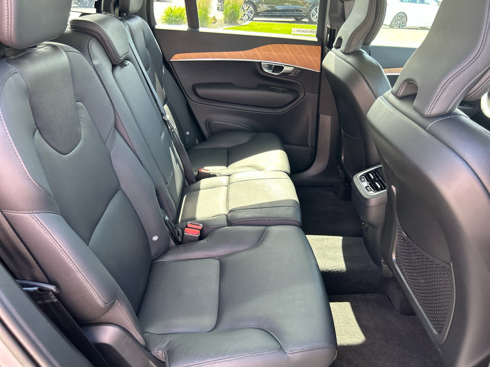 Used 2023 Volvo XC90 B6 Plus image 11