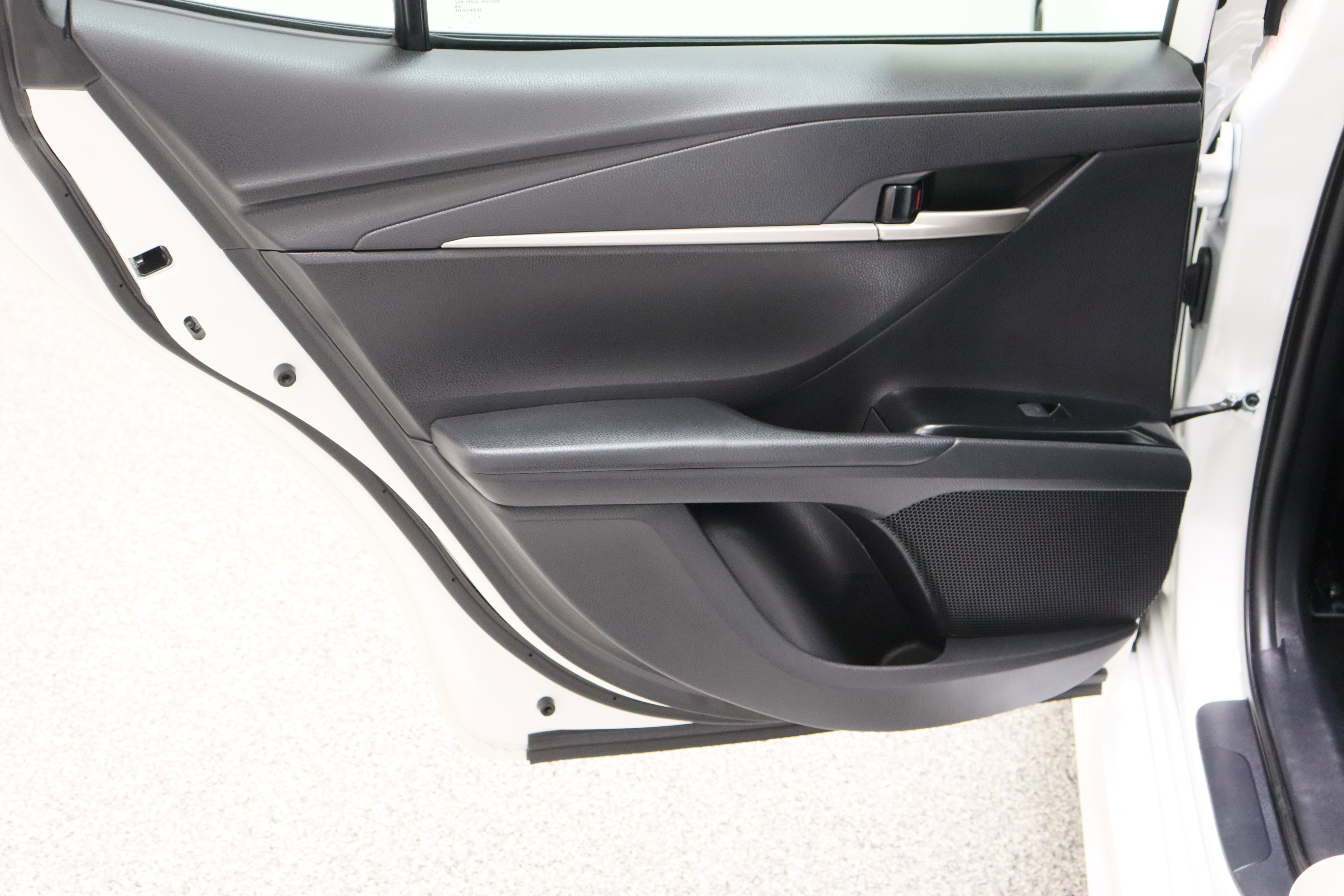 Used 2025 Toyota Camry SE FWD image 25