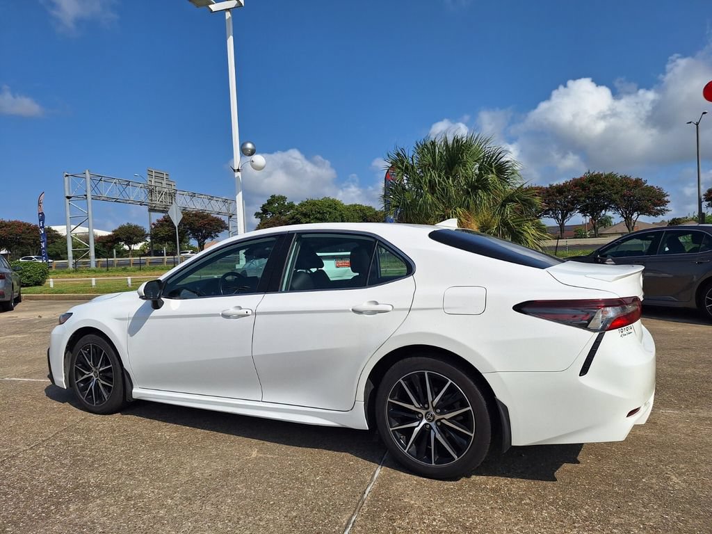 Used 2023 Toyota Camry SE FWD image 6