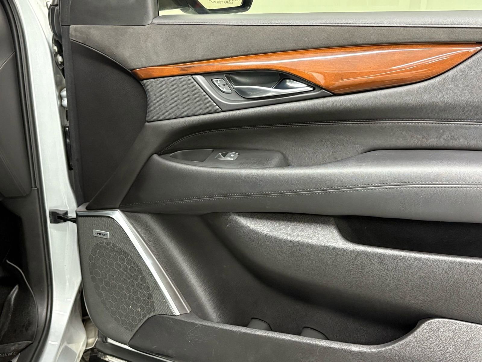 Used 2018 Cadillac Escalade Premium Luxury RWD image 35