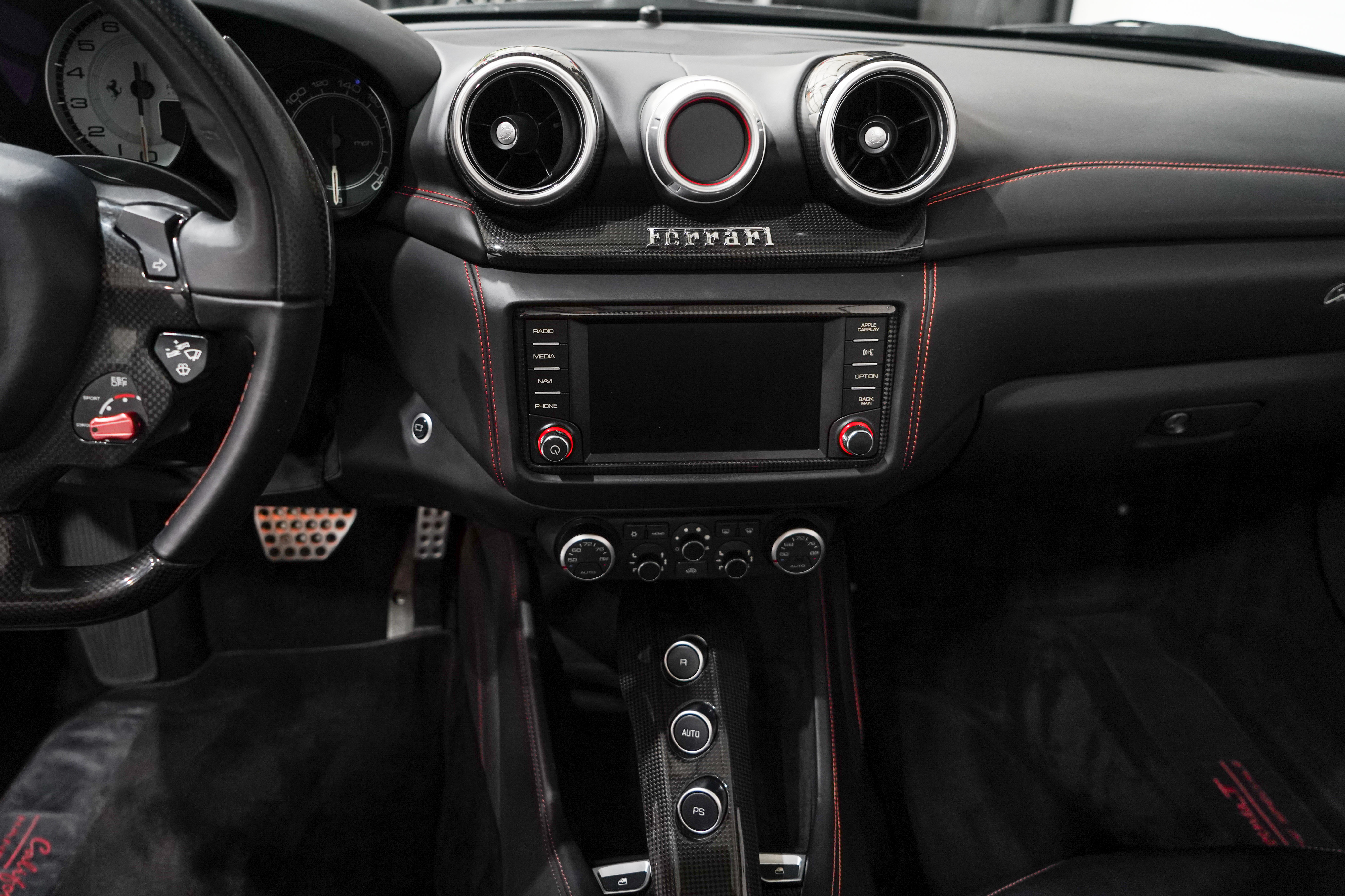 Used 2016 Ferrari California T RWD image 12