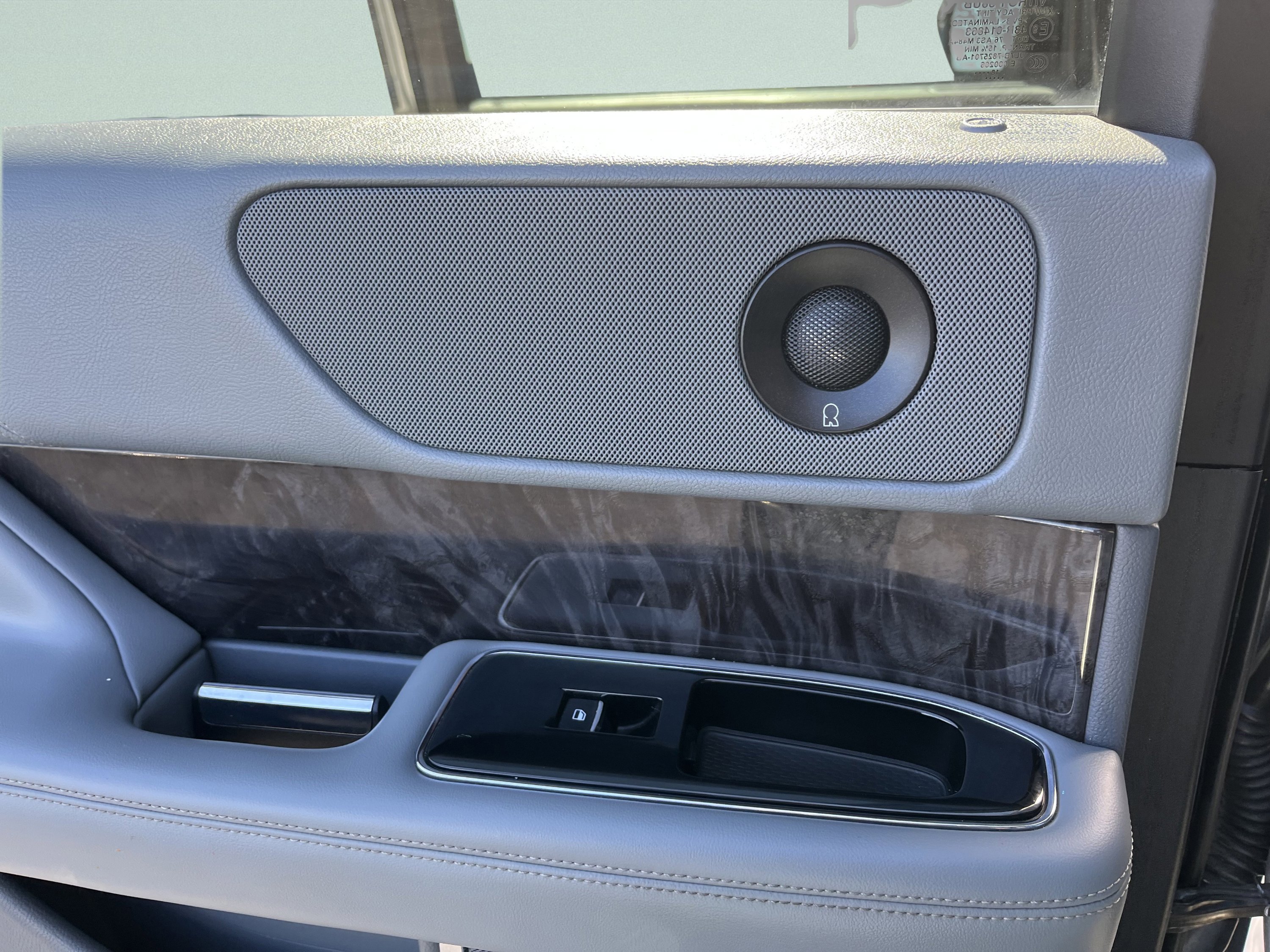 Used 2019 Lincoln Navigator Reserve image 28