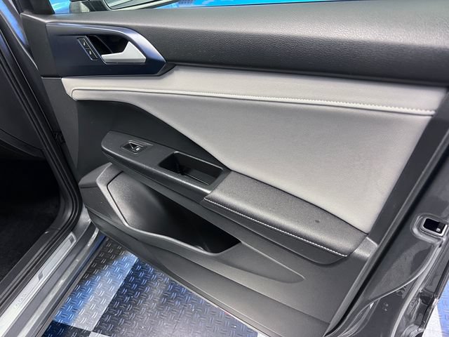Certified 2024 Volkswagen Taos SE FWD image 11