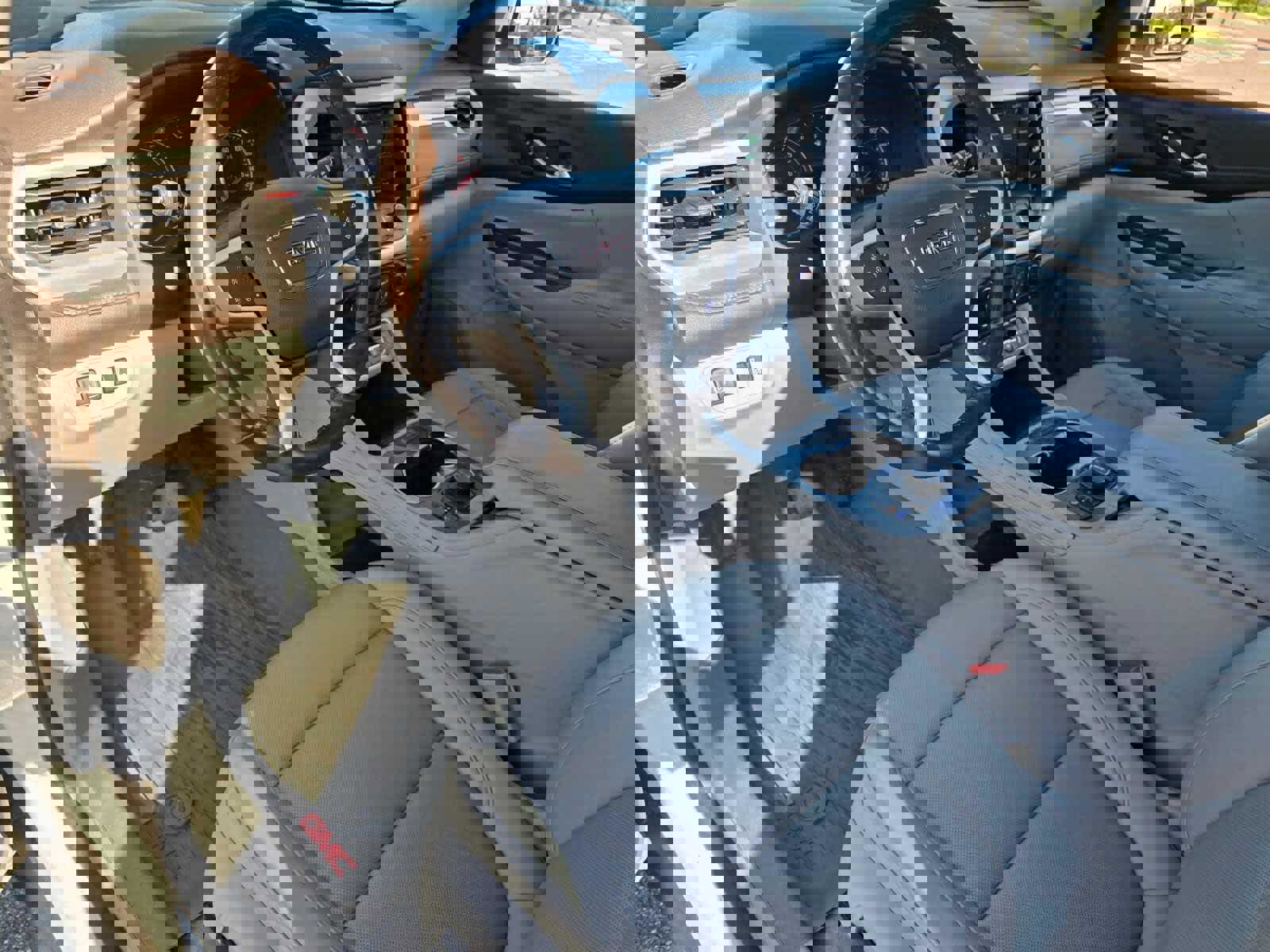 Used 2021 GMC Acadia SLT w/ Preferred Package image 8