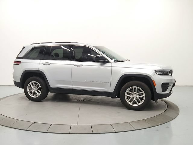 Used 2024 Jeep Grand Cherokee Laredo X w/ Luxury Tech Group I AWD/4WD image 8
