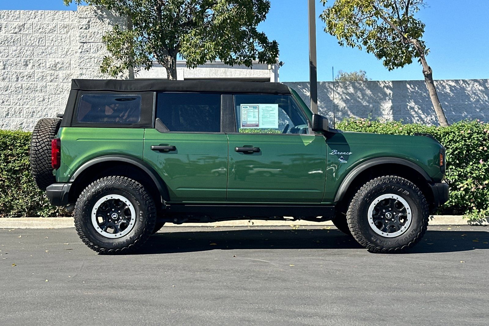 Used 2023 Ford Bronco Black Diamond w/ Sasquatch Package video 3