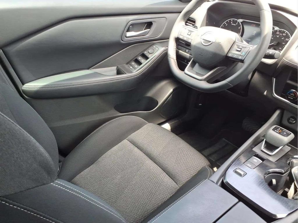 Used 2026 Nissan Rogue SV FWD image 19