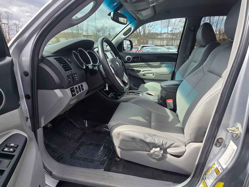 Used 2015 Toyota Tacoma 4x4 Double Cab w/ Limited Package image 15