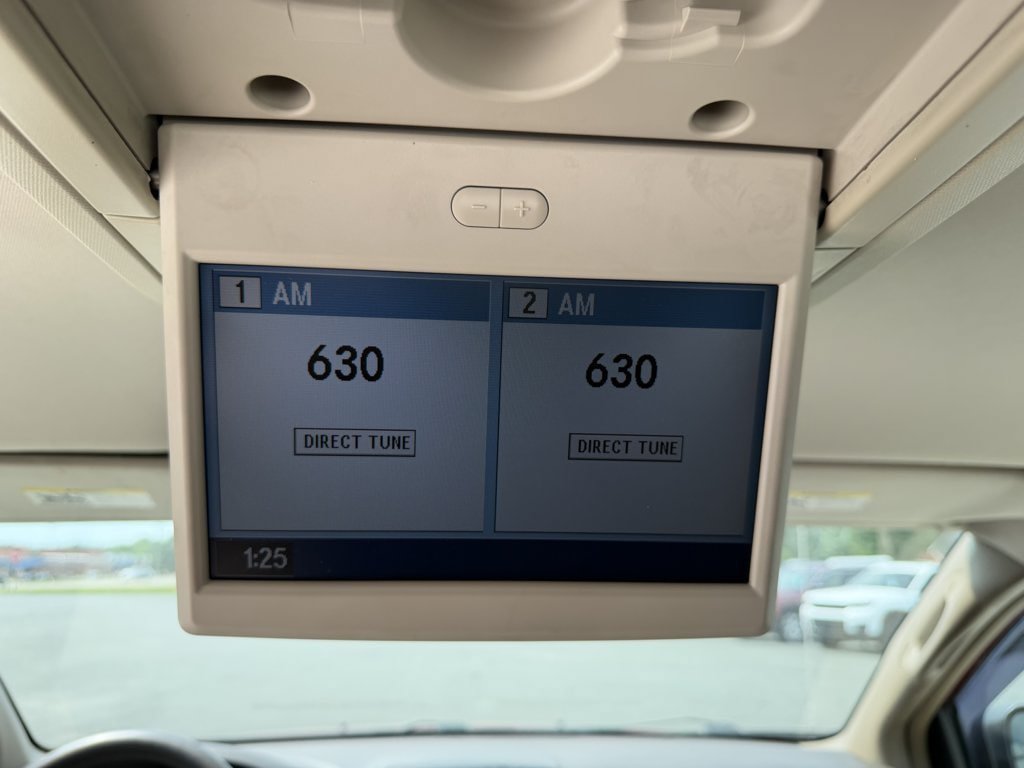 Used 2012 Chrysler Town & Country Touring w/ Entertainment Group #1 FWD image 34