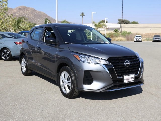 New 2025 Nissan Kicks Play S image 2