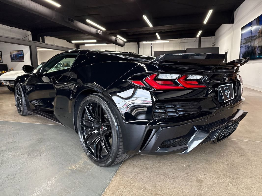 Used 2025 Chevrolet Corvette Z06 image 13