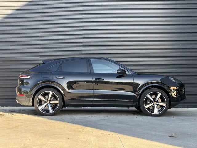 Certified 2025 Porsche Cayenne Coupe image 8